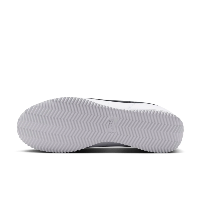 Nike White & Black Low-Top Sneakers