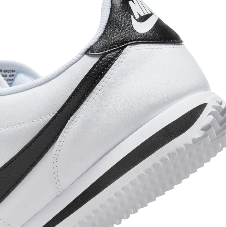 Nike White & Black Low-Top Sneakers