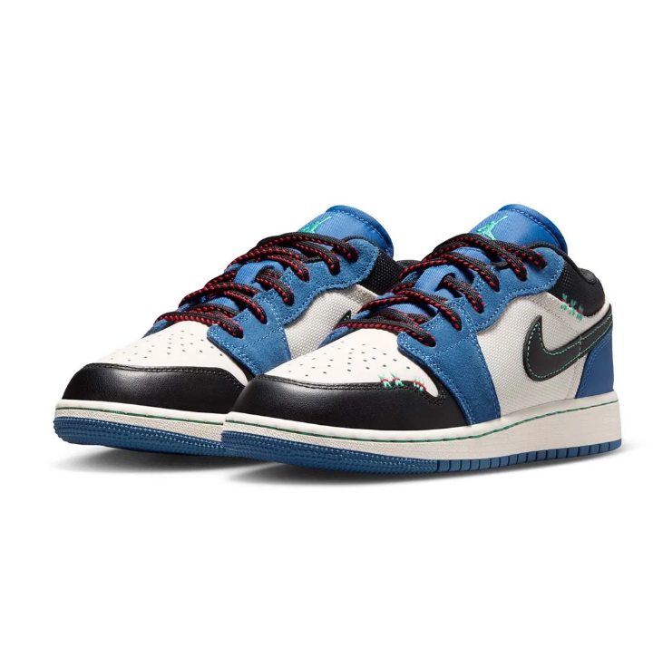 Nike Blue, White and Black Low-Top Sneakers with Contrast Stitching